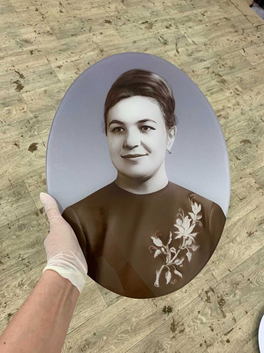 Виготовлення табличок та фотоскла.