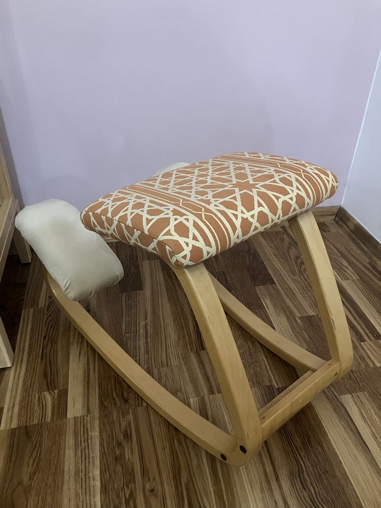 Klękosiad dynamiczny klęcznik ergonomiczny