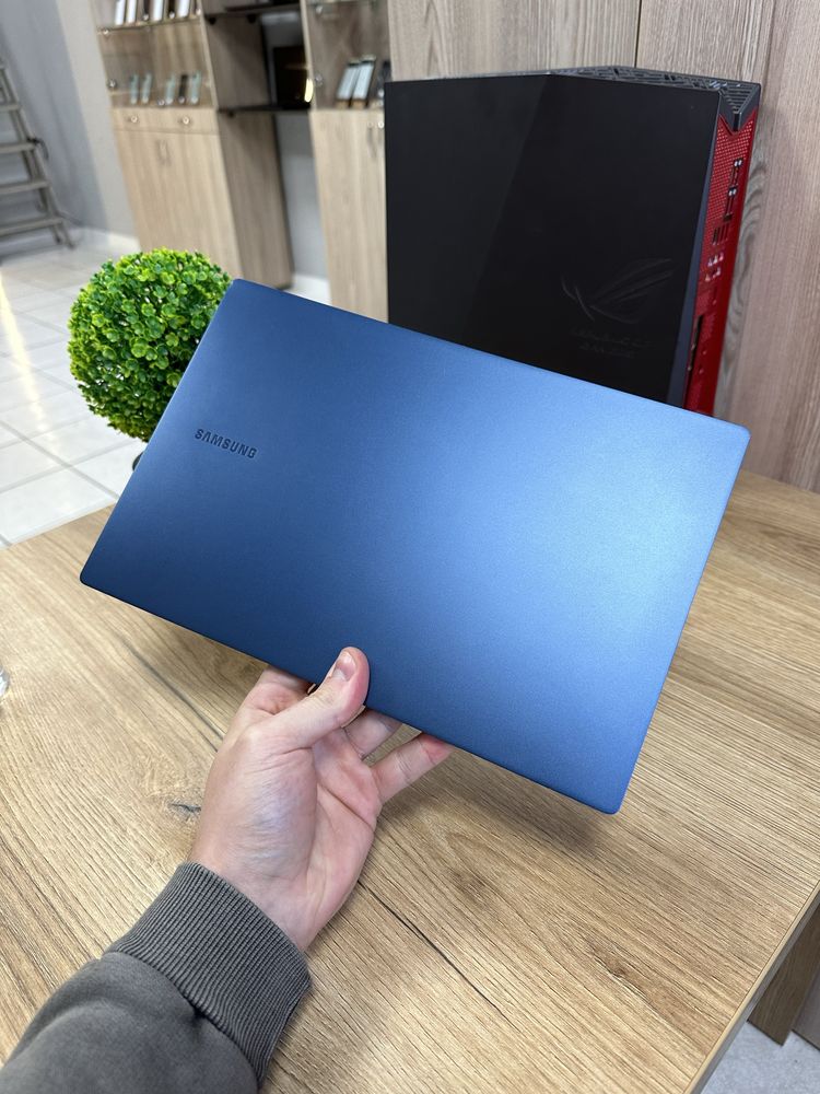 Samsung Book Pro 13.3" Oled i7 1165g7 8/512 Оплата Частинами!