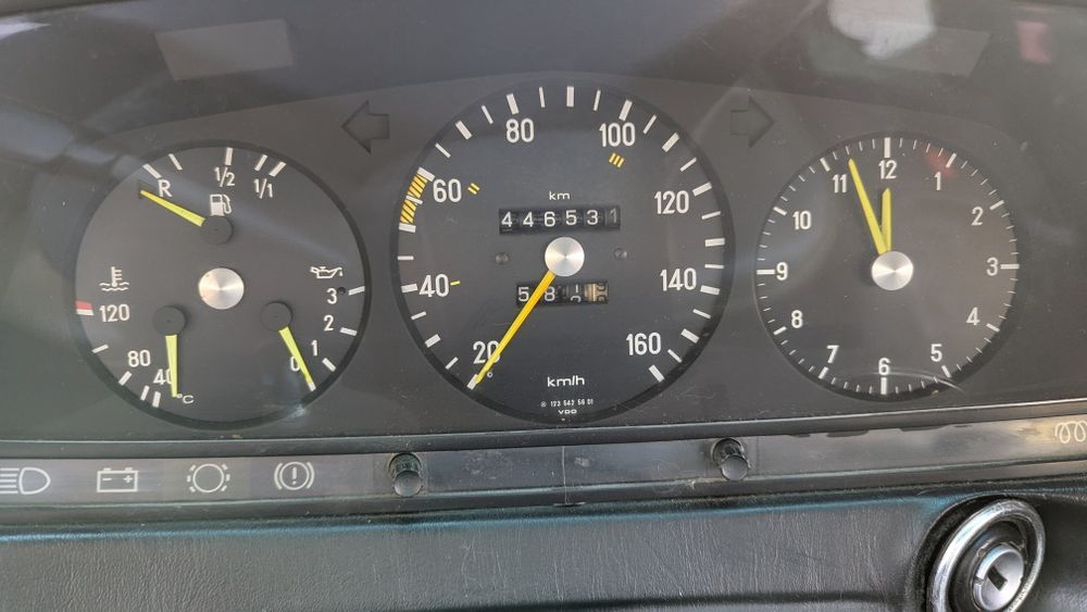 Мерседес Mercedes Benz E class 1982р дизель 2.0