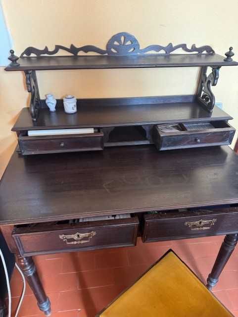 Secretária e Cadeira (em Madeira)