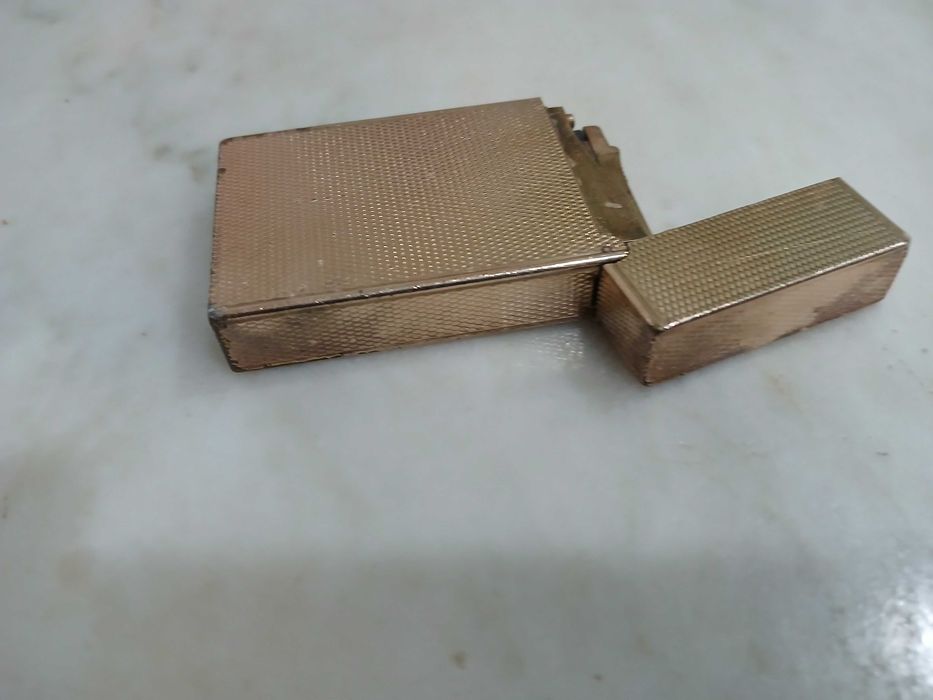 Isqueiro niclado a ouro