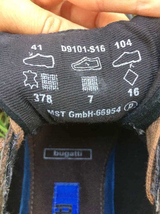 Красовки, туфлі- bugatti