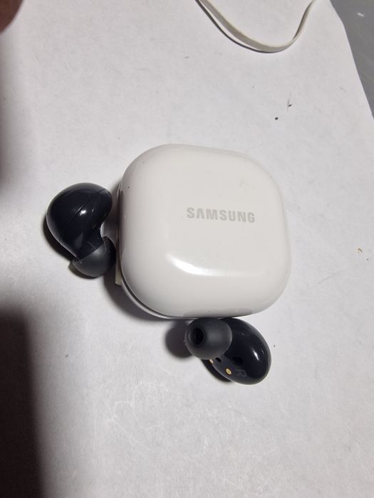 Sluchawki Bluetooth Samsung galaxy buds 2 jak nowe