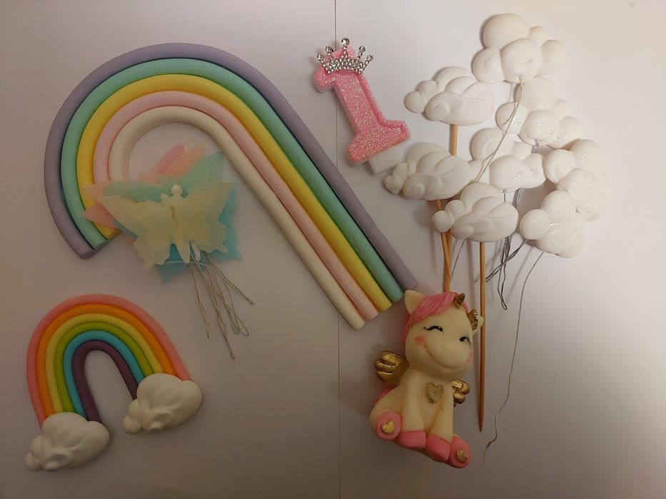 Декор на торт та свічка