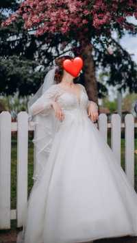 Продам весільну сукню 42-44р