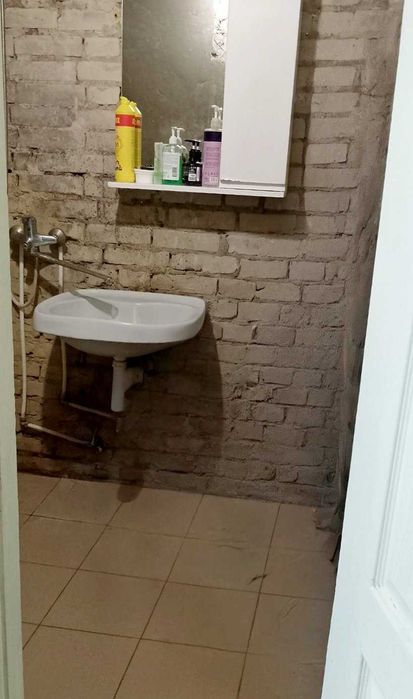 Продается гостинка возле метро