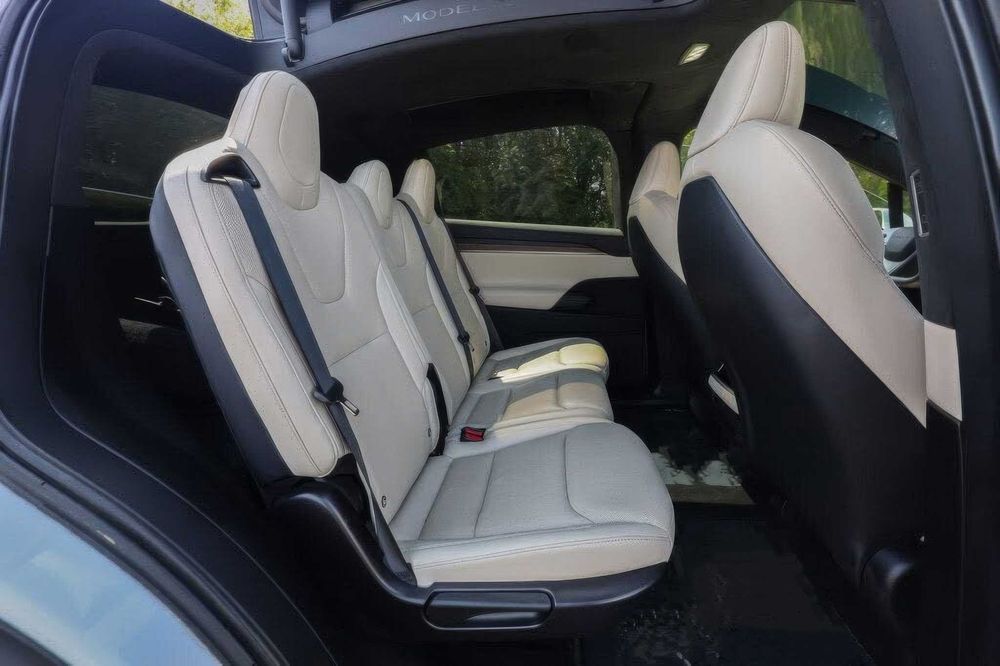 Tesla Model X      2023