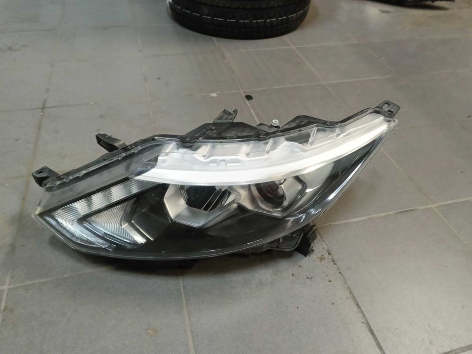 Reflektor lewy  full LED Qashqai j11 13-