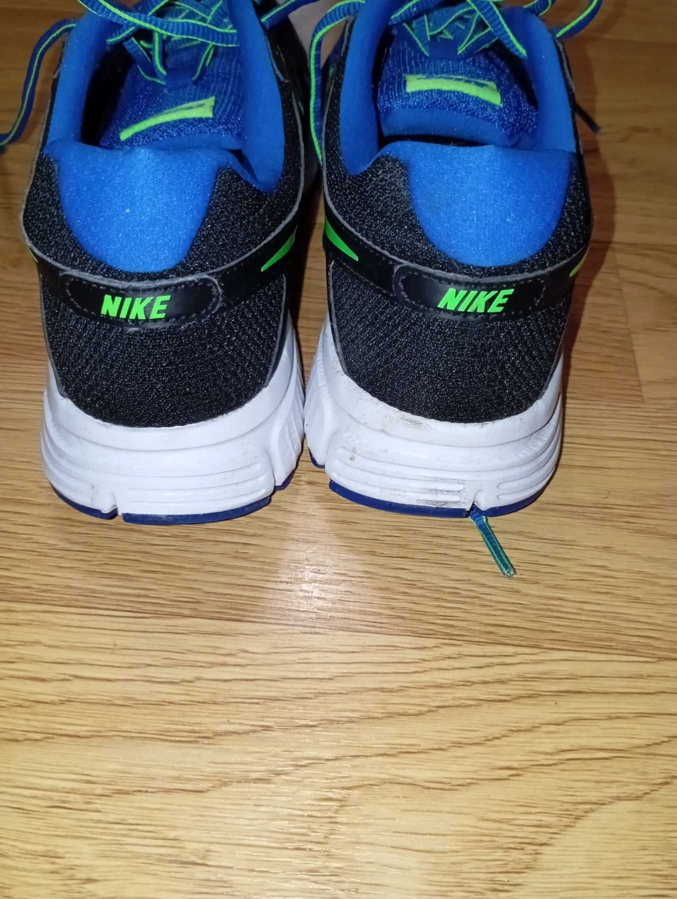 Кросівки Nike Revolution 2 43 27,5 см