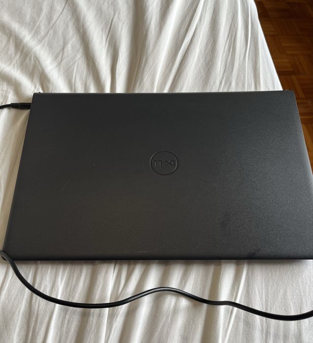 Vendo Notebook Dell com um ano e meio de uso