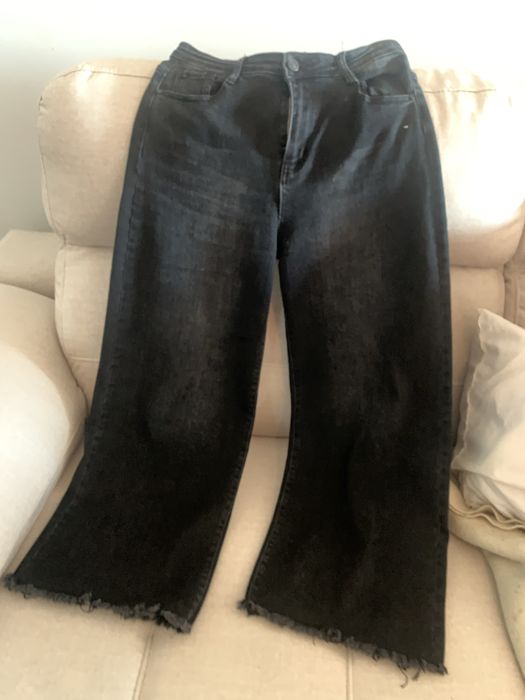 Calça de ganga preta Ne: diz 44 mas é 42.