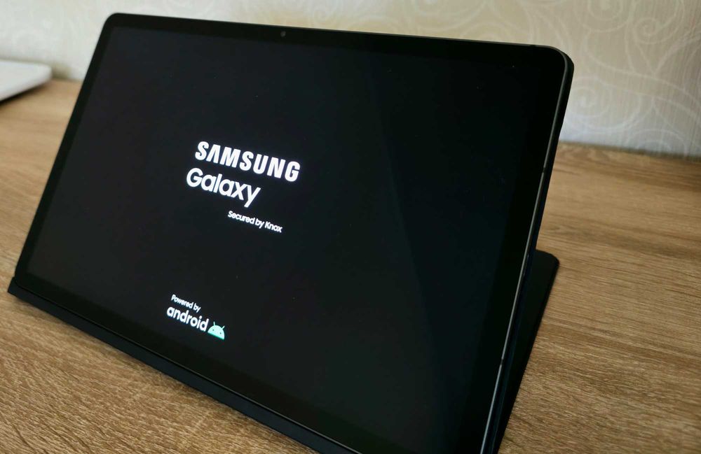 Офіційний Samsung Galaxy Tab S9 8/128 GB з фірмовим чохлом-книжкою