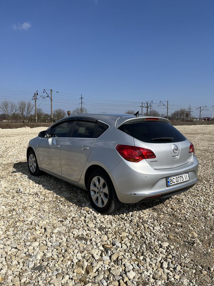 Продам Opel Astra J 2014 рік! 1.6 дизель