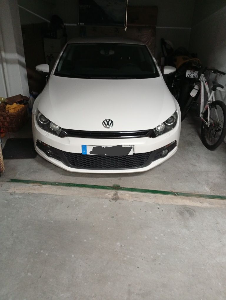 VW Scirocco 2.0 TDI Sport DSG (90mil km apenas))