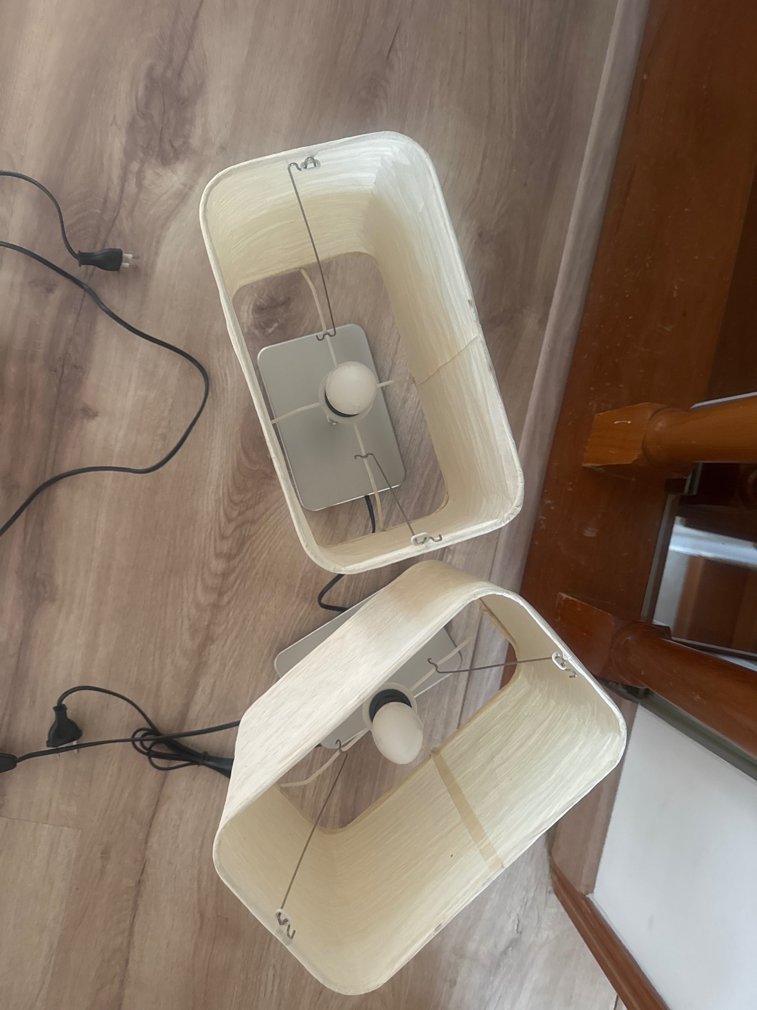 Conjunto de candeeiro de mesa.