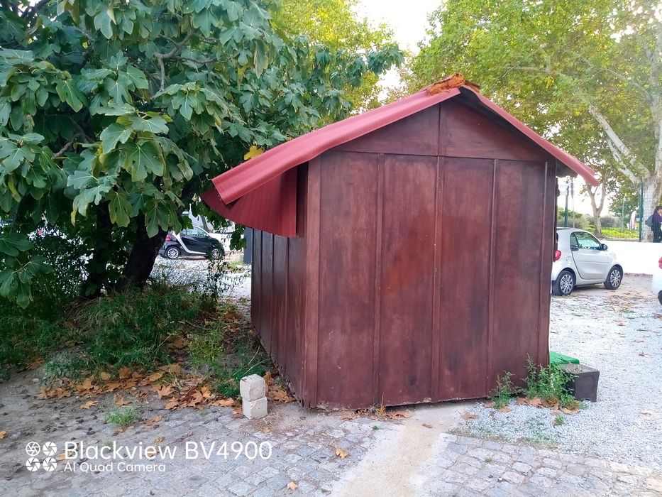Vendo casa de madeira