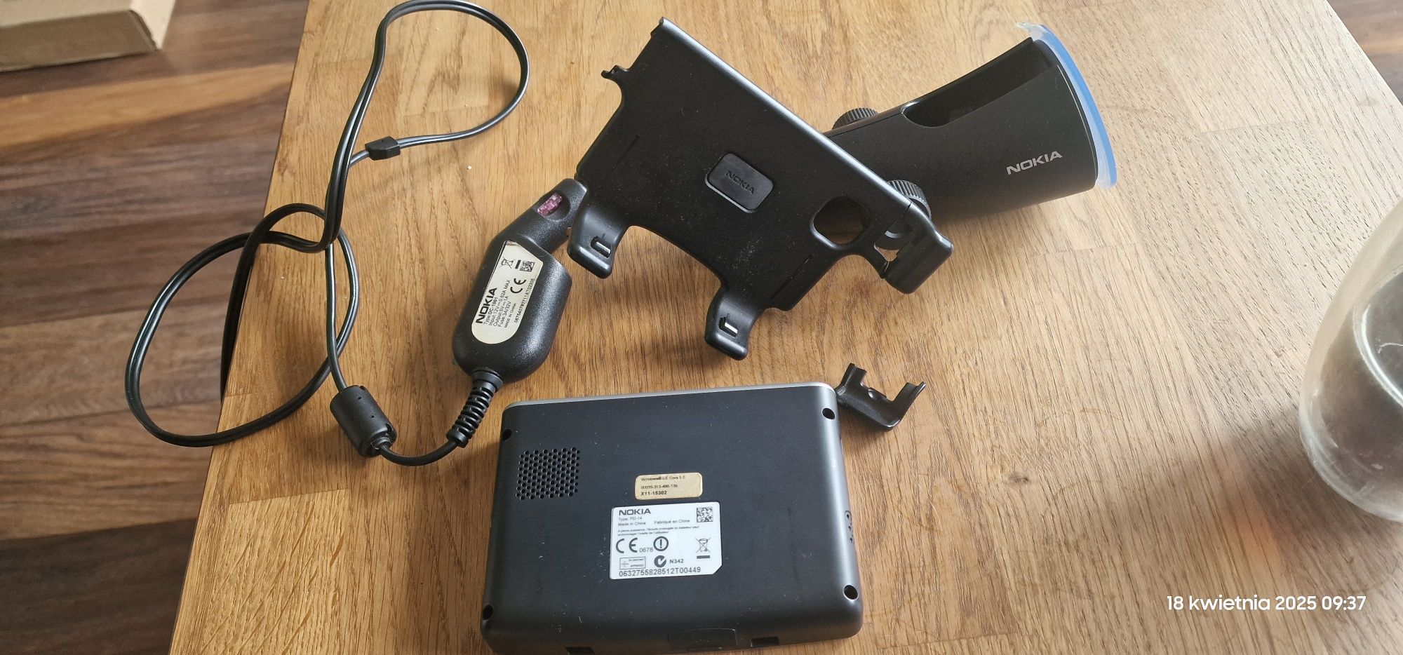 NOKIA PD-14 z uchwytem i ladowarka, nawigacja GPS