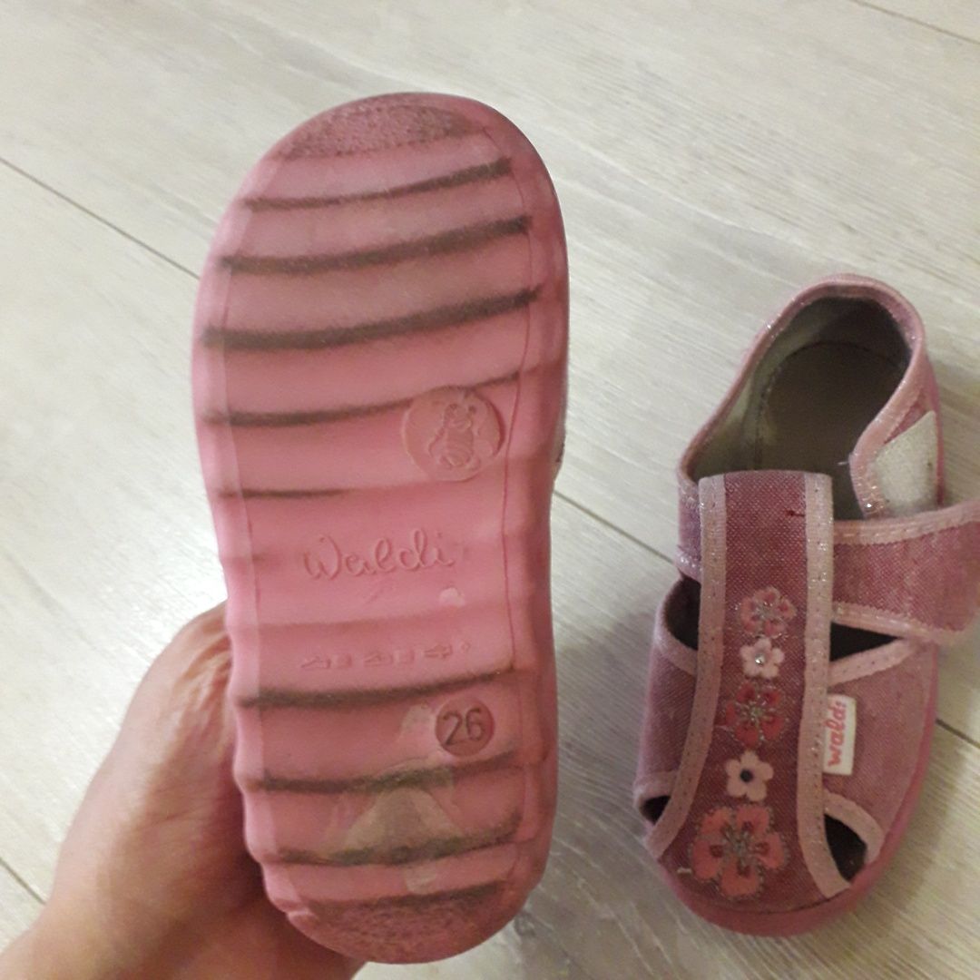 Босоніжкі дитячі рожеві закриті, взуття на літо, взуття в садочок