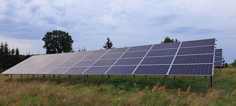 Farma fotowoltaiczna 28. panele moduły inwertery fotowoltaika Hoymiles
