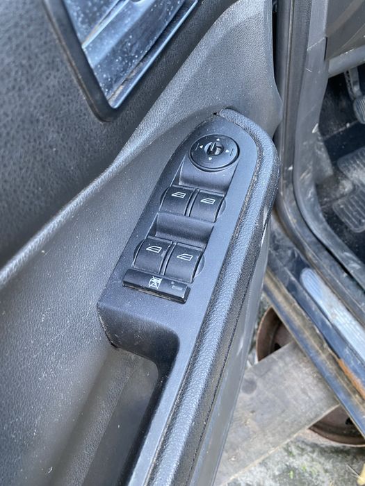Ford C-Max на запчастини авторозборка форд ес-макс