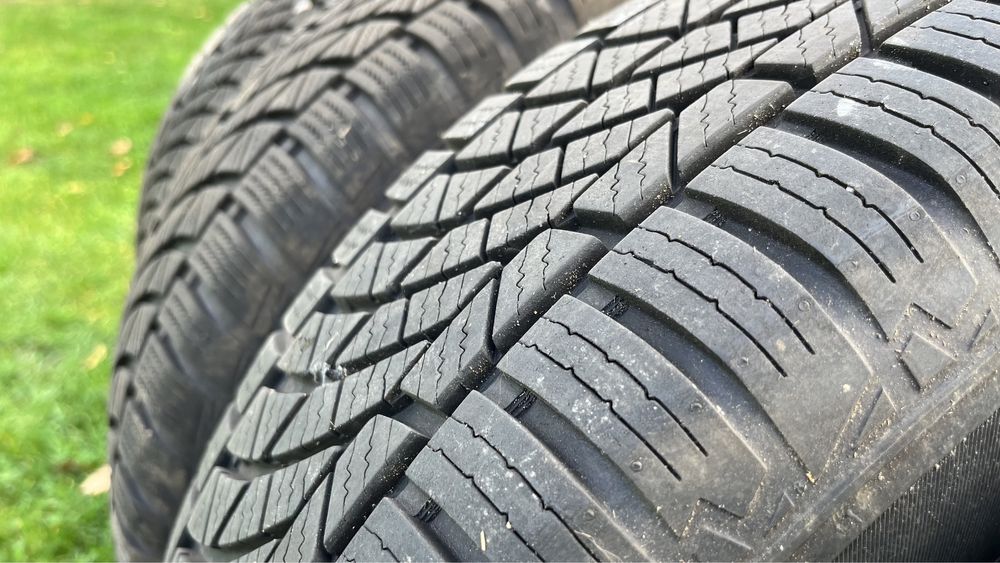 Kompletne koła wielosezonowe 5x114,3 Hankook Kinergy 4S, 205/70/15