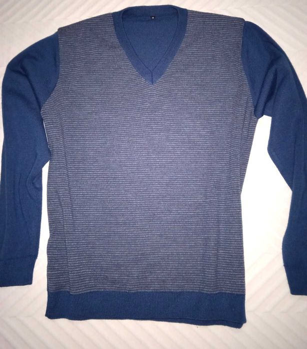 Camisola Com Gola V - M - Portes Gratis