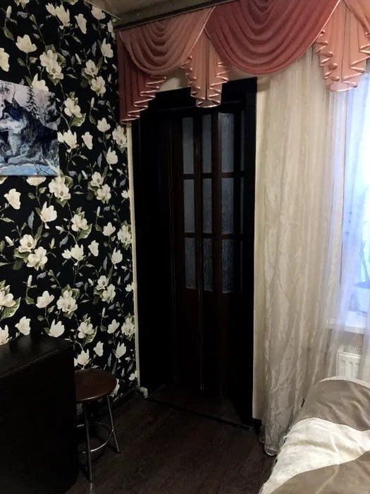 Продам 2-кімнатну квартиру в приватному секторі – з власним гаражем