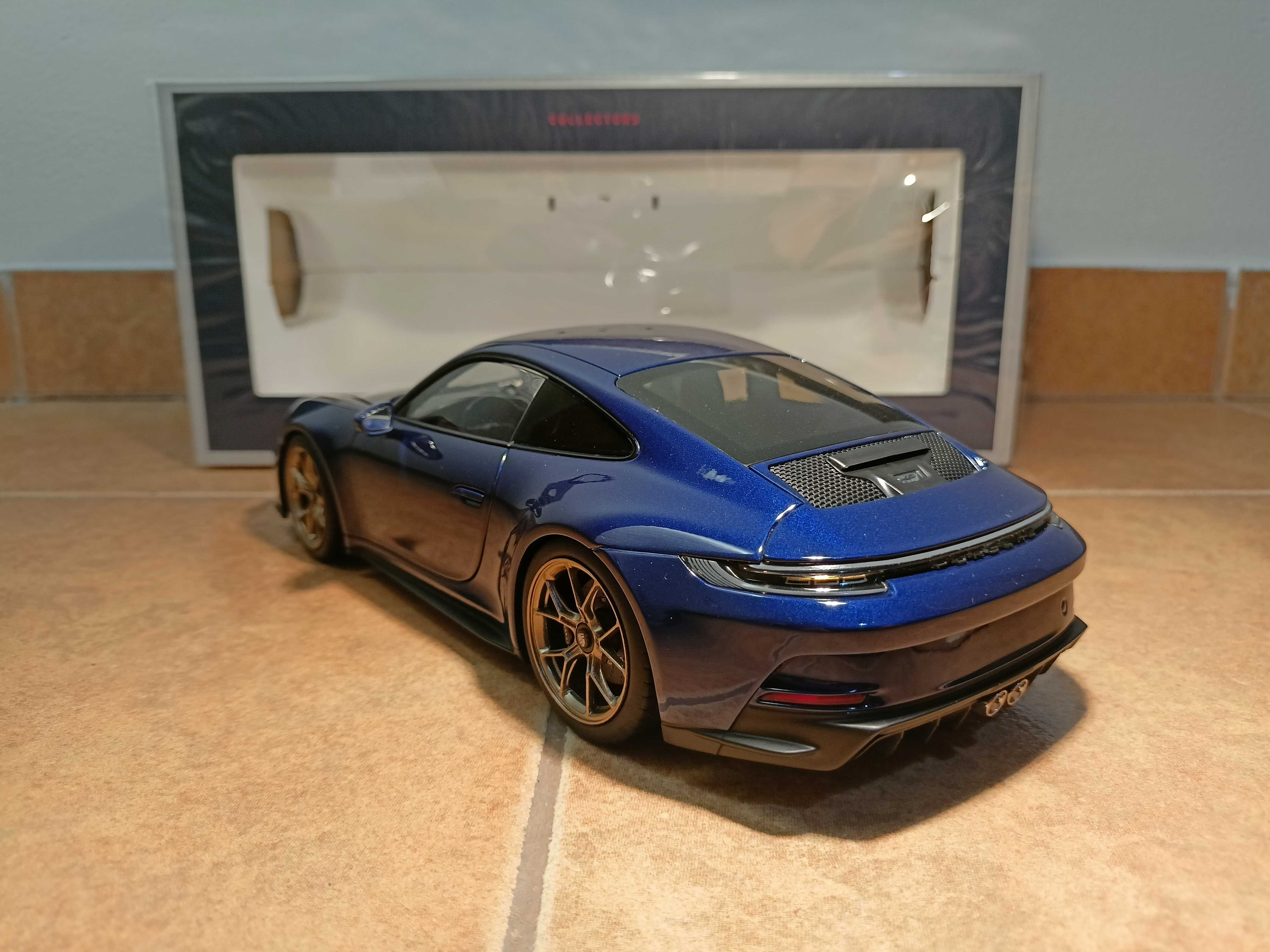 Porsche 911 GT3 Touring model w skali 1:18 Norev/otwierane elementy