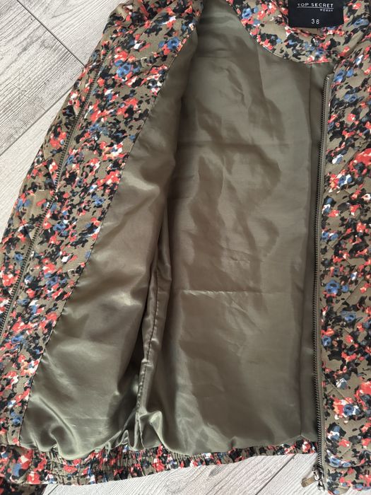 Куртка жіноча