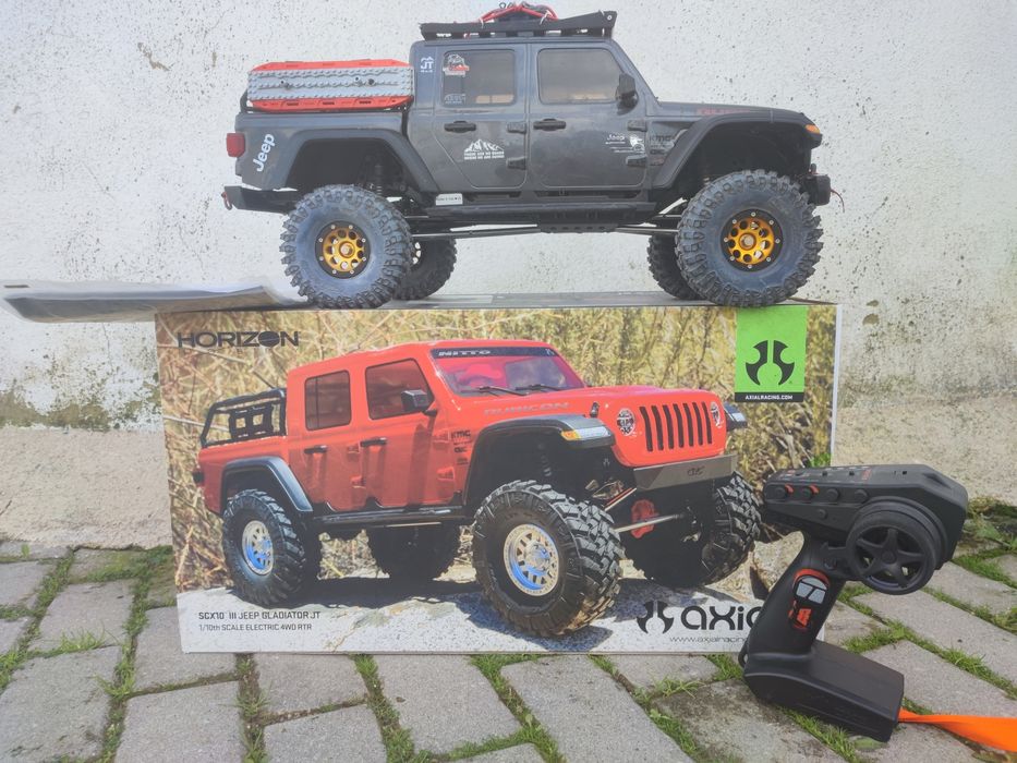 1/10 SCX10 III Jeep JT Gladiator Rock Crawler with Portals