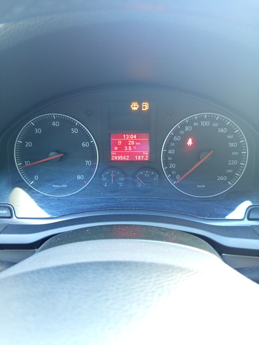 Продам фоксвпген гольф 5 1,6 бензин