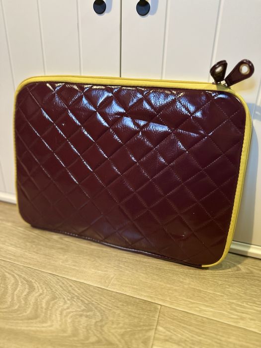 Torba na laptopa, dokumenty pikowana fioletowa z żółtym zamkiem