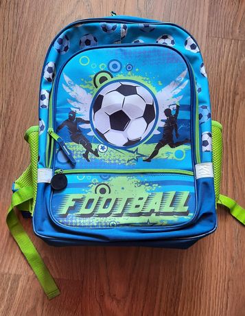 Plecak szkolny na wycieczkę dziecięcy motyw piłkarski stan bdb