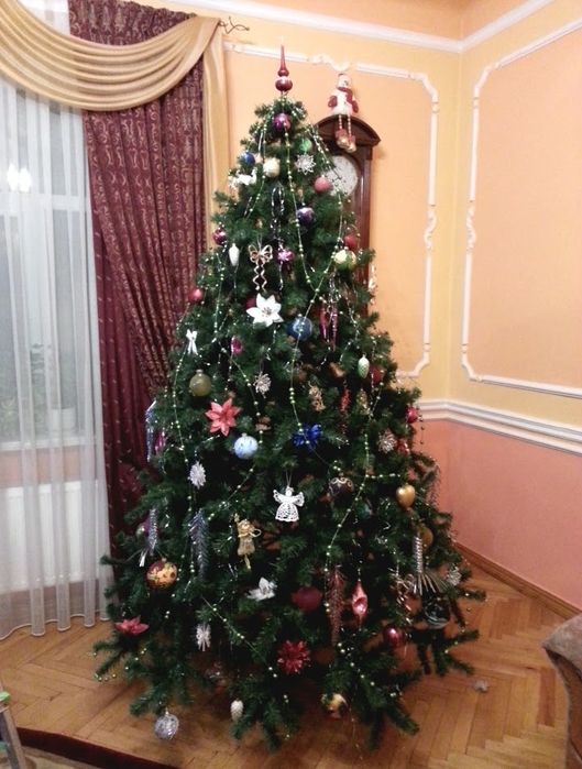 Ялинка штучна 2,5м з м'якого ПВХ, б/в, стан гарний. Можливий торг