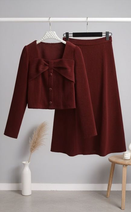 Nowy burgundowy komplet damski dwuczęściowy sztruks bluzka + spódnica