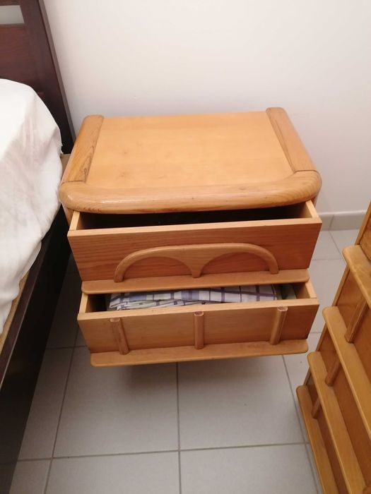 cómoda e 2 mesinhas de cabeceira