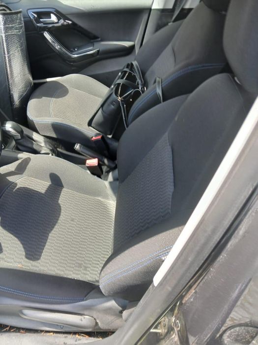 Vendo carro citadino Peugeot 208 , 1.2 gasolina,  5 lugares