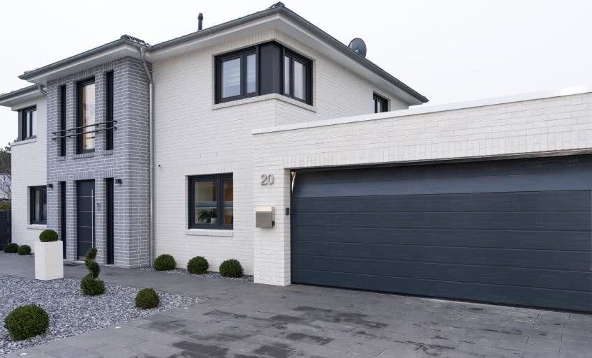 Producent Brama garażowa segmentowa Bramy garażowe przemysłowe 3*2,55