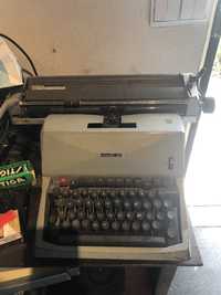 Maquina de escrever Olivetti 82