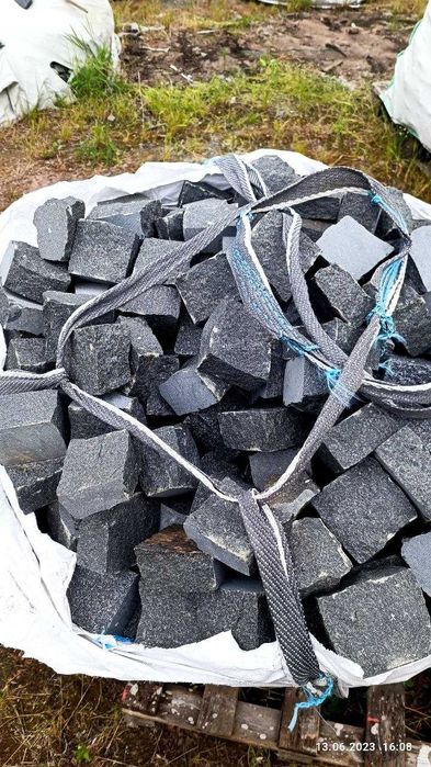 Бруківка гранітна колота покращена (СІРА 10*10*5)