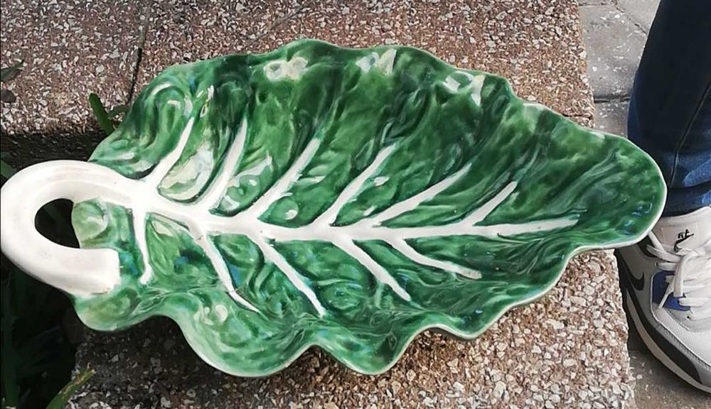 Saladeira de folhas de couve Bordallo Pinheiro, Portugal 1960