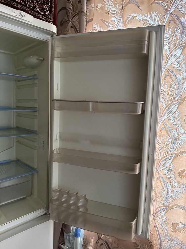 Продам холодильник INDESIT