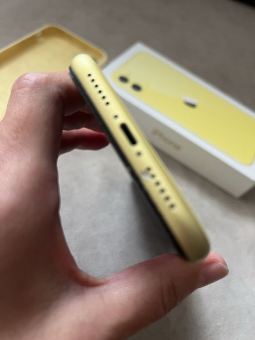 Продам 11 айфон