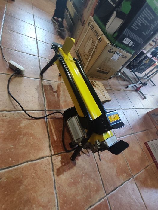 Дровокол электрический Кентавр ДК 15520мк/6тонн/до 520мм/1,5кВт/230