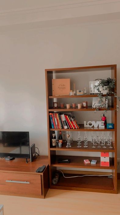 Estante em ótimo estado