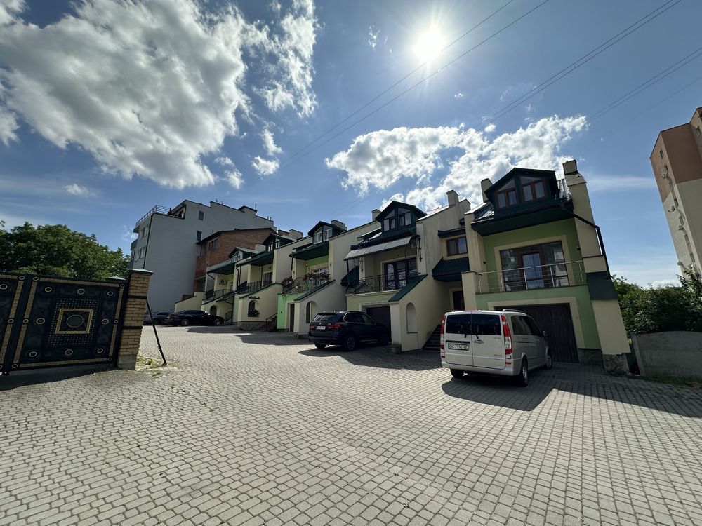 Продаж котеджу з власним виходом у парк, центр Винників