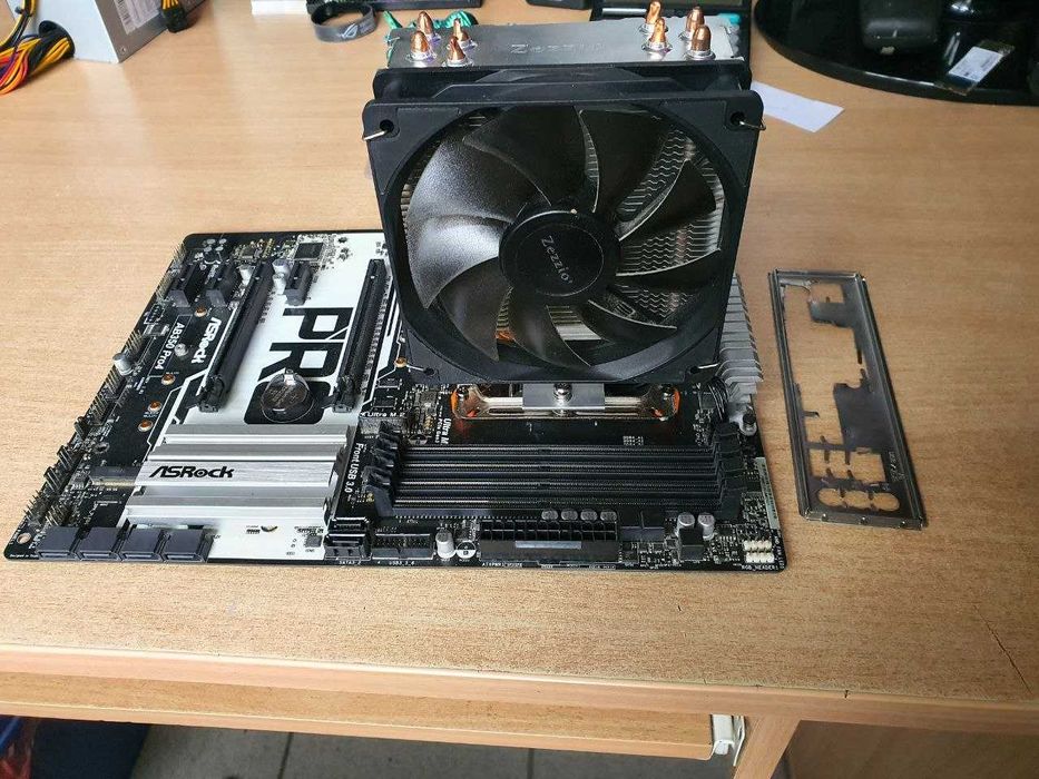 Материнская плата sAM4 ASRock B350 Pro4 c Ryzen 5 5600x и кулер.