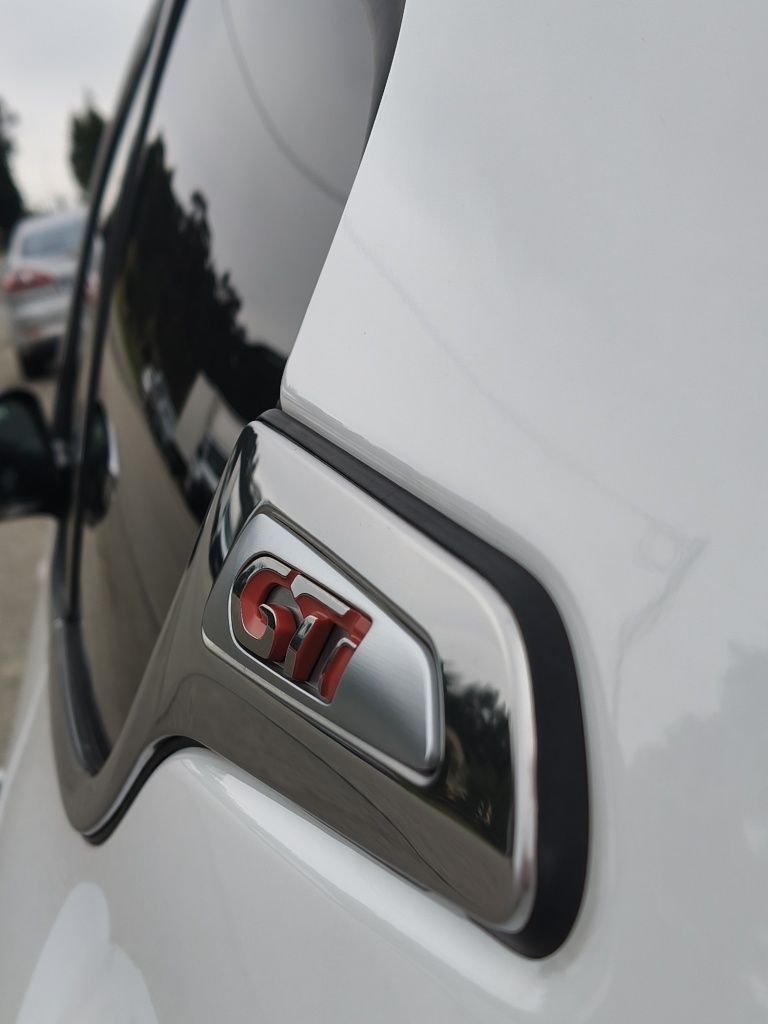 Peugeot 208 GTI 200cv
