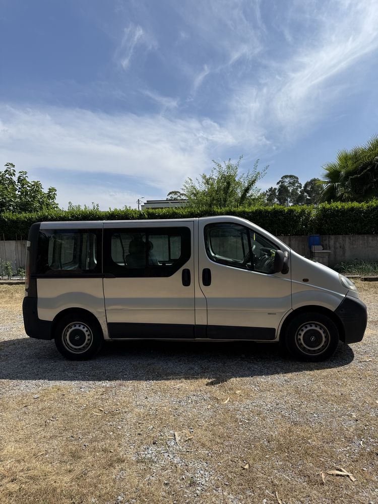Opel Vivaro 1.9 DTI 6 lugares